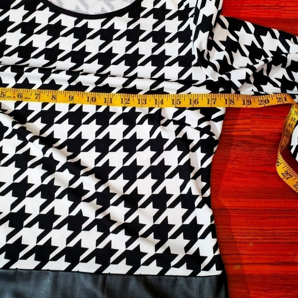 Size 12 Sandra Darren midi graphic long-sleeved career